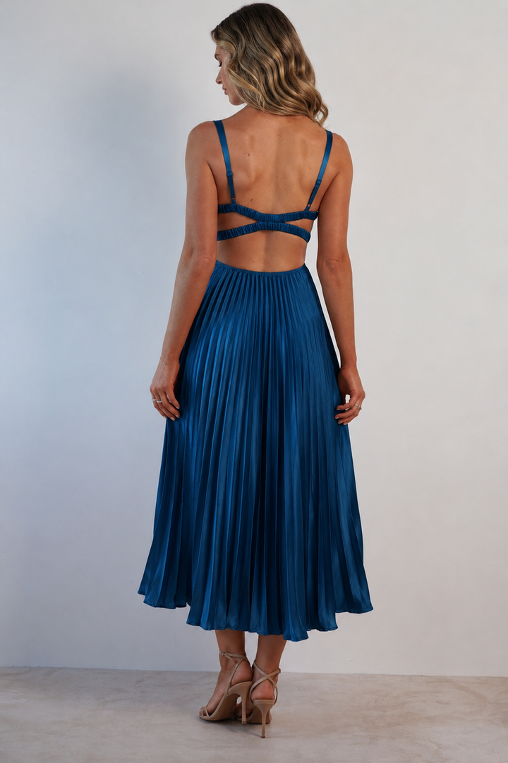 MALKA | Stylish Maxi Dress with Delicate Fall